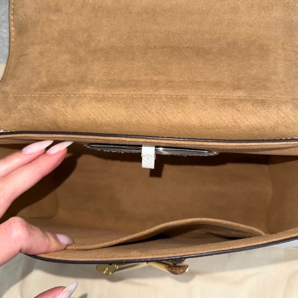 Authentic Louis Vuitton Twist MM - Picture 14 of 16